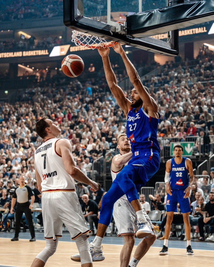 法国男篮完胜西班牙男篮，艾顿高光表现