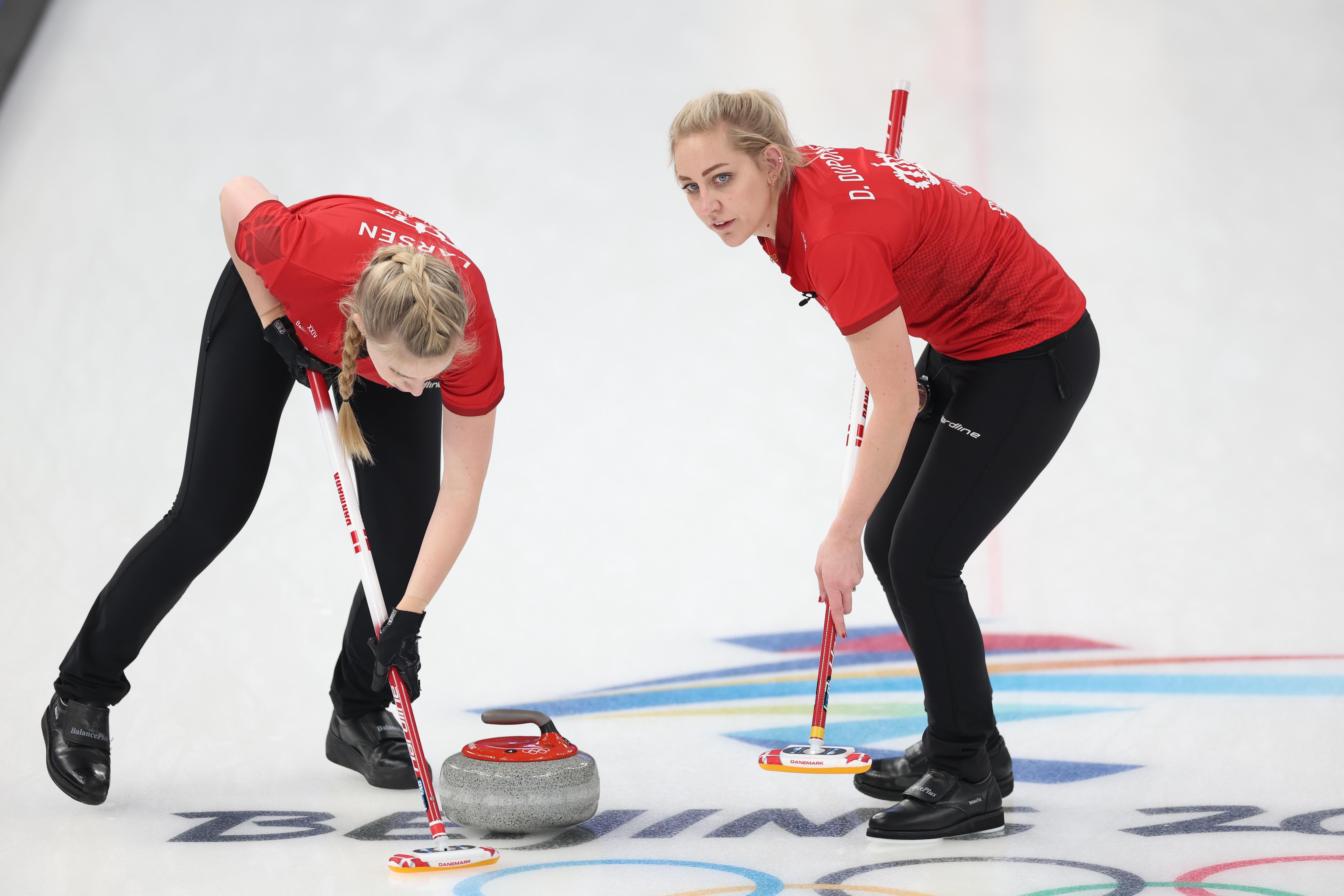 丹麦逆转加拿大，格拉利什爆发神勇的简单介绍