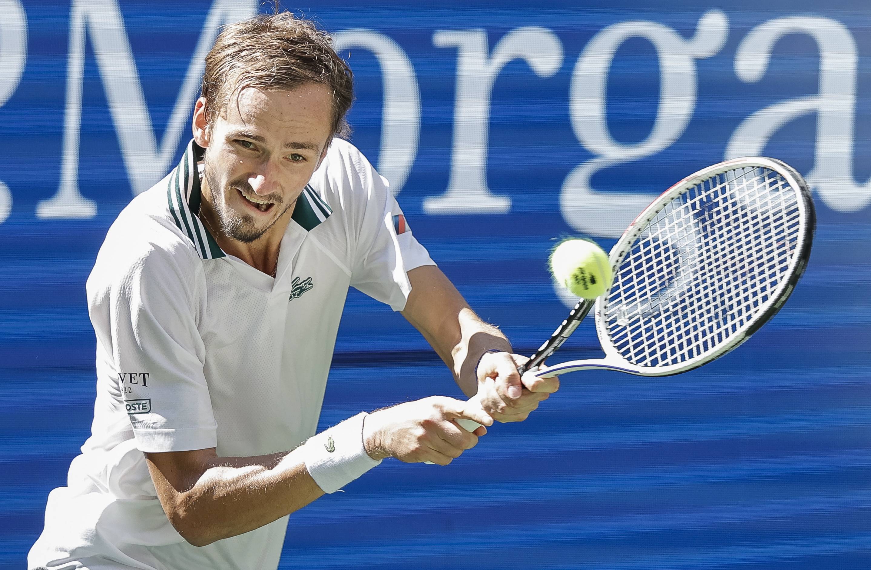 西班牙网球队绝杀法国网球队，梅德韦杰夫关键制胜的简单介绍