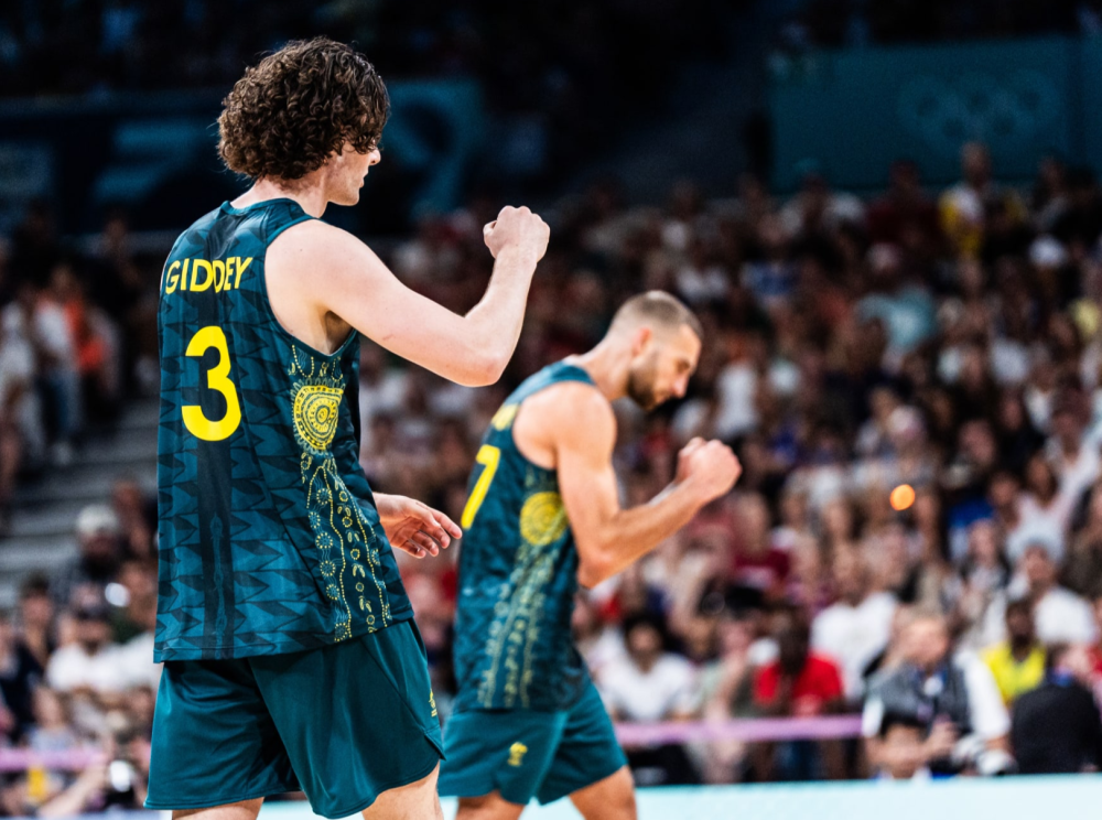 希腊男篮轻取加拿大男篮，锡安统治全场