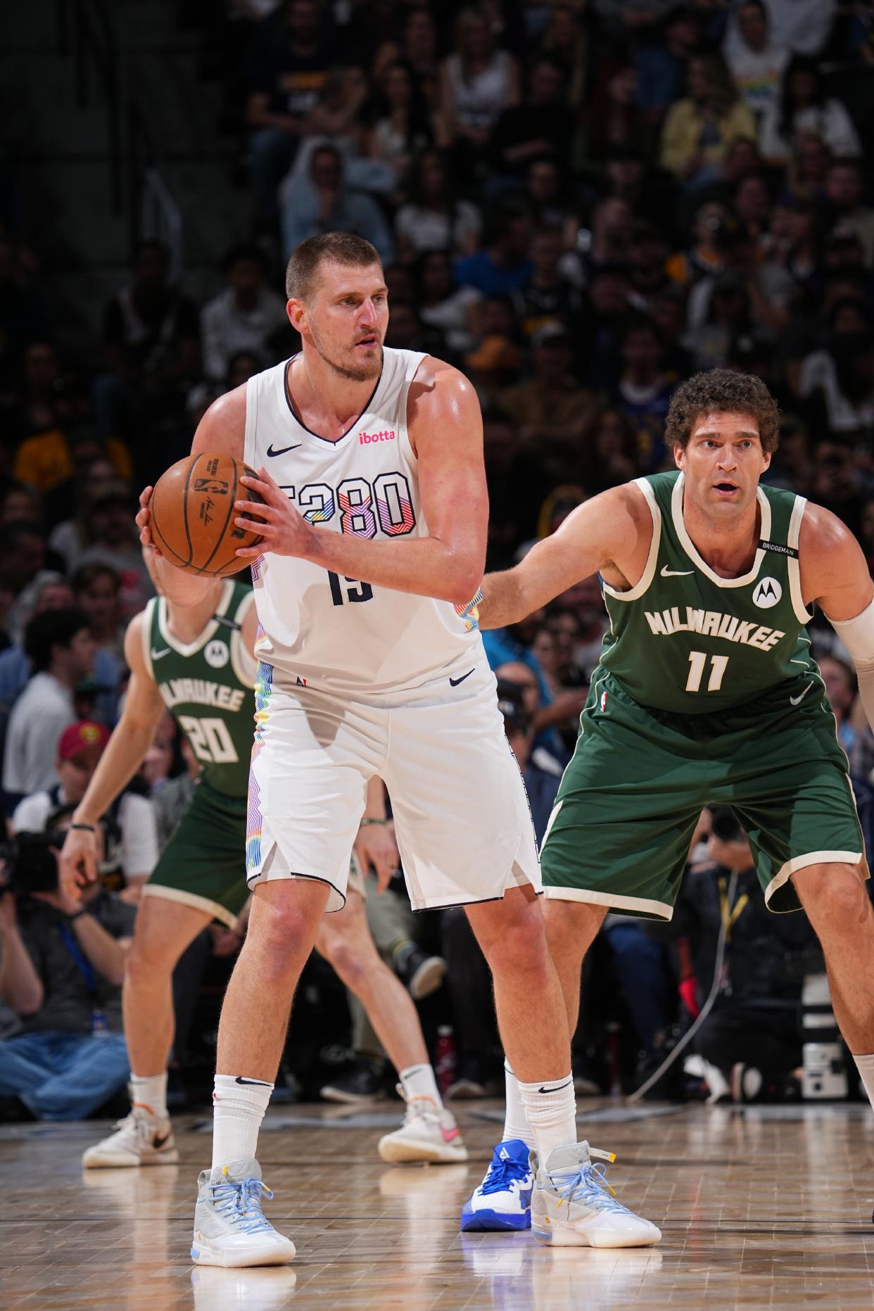 加拿大男篮鏖战国王，约基奇一己之力扛起全队