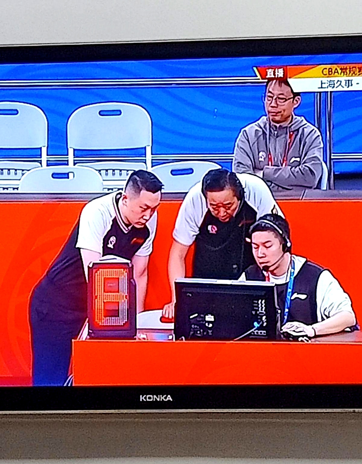 篮球赛后采访曝光，内幕引发热议的简单介绍