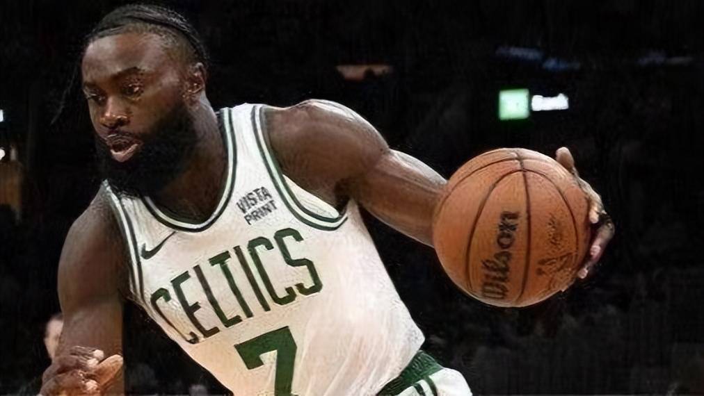 凯尔特人横扫76人，麦科勒姆带队取胜