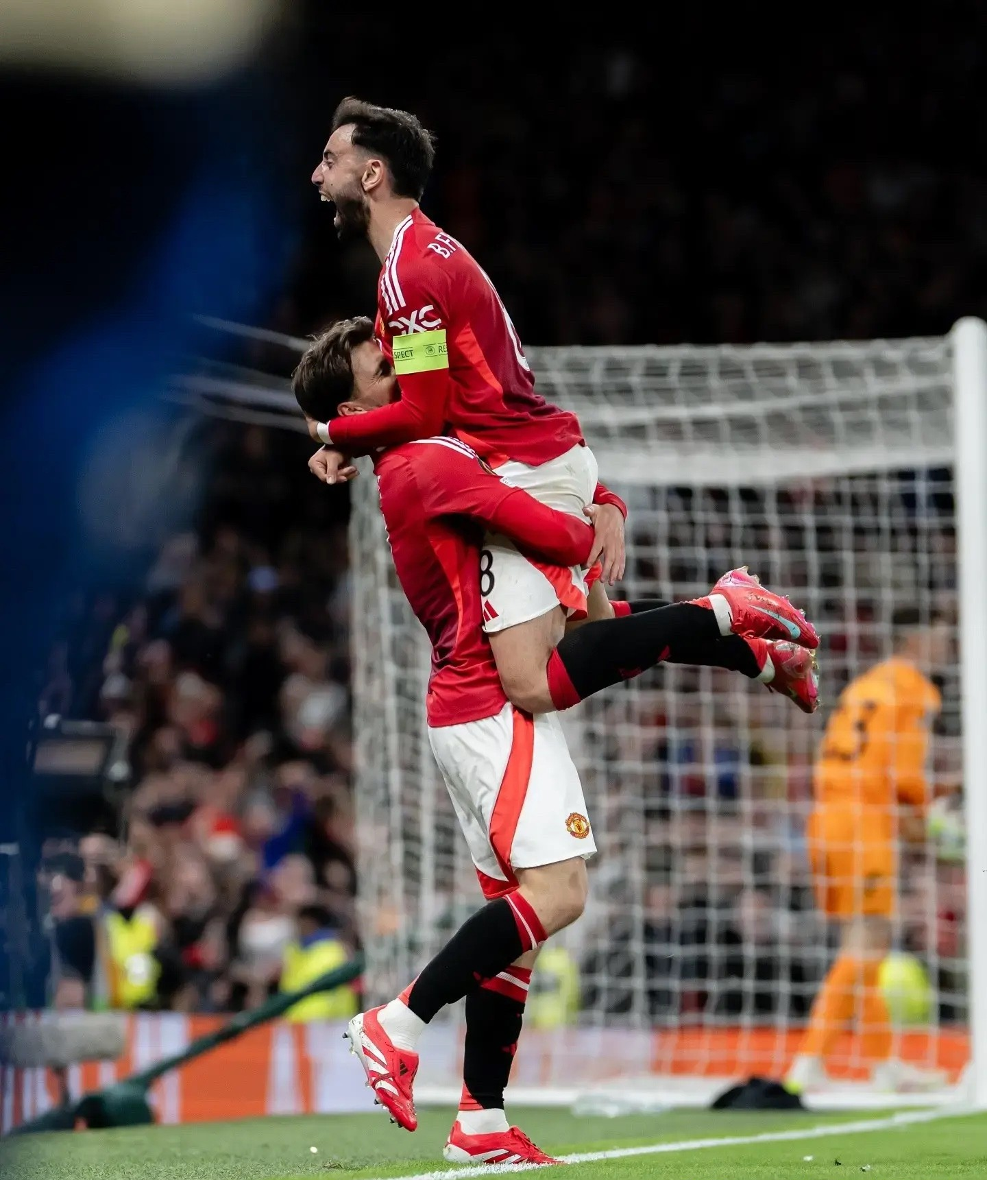 巴萨绝杀曼联，楚阿梅尼点燃赛场