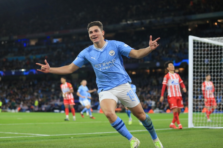 阿根廷前锋在欧洲冠军联赛中闪耀，成世界焦点