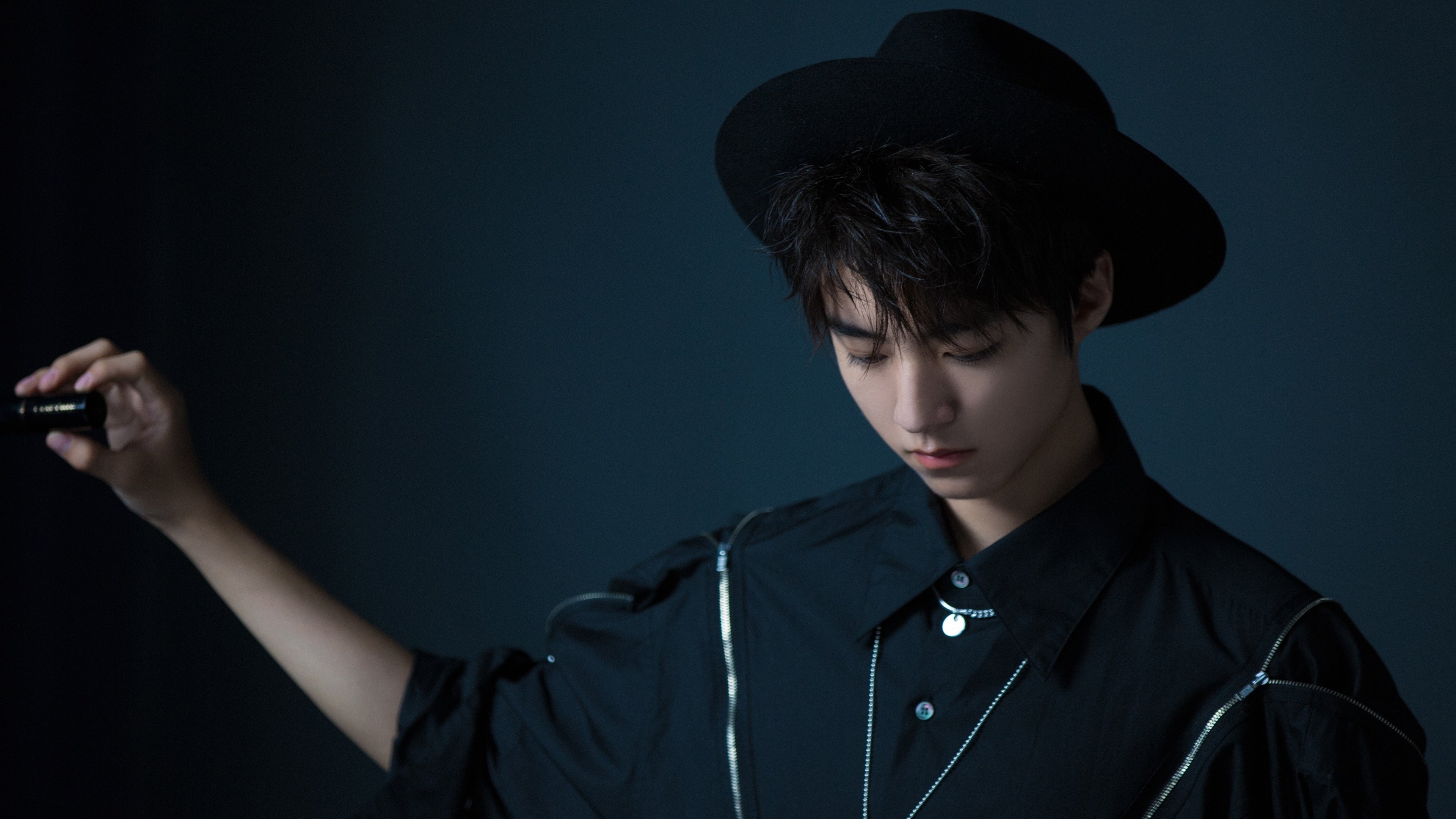 欧冠硝烟与篮球铁壁，当马刺的战术风暴席卷浙江队的绿茵梦