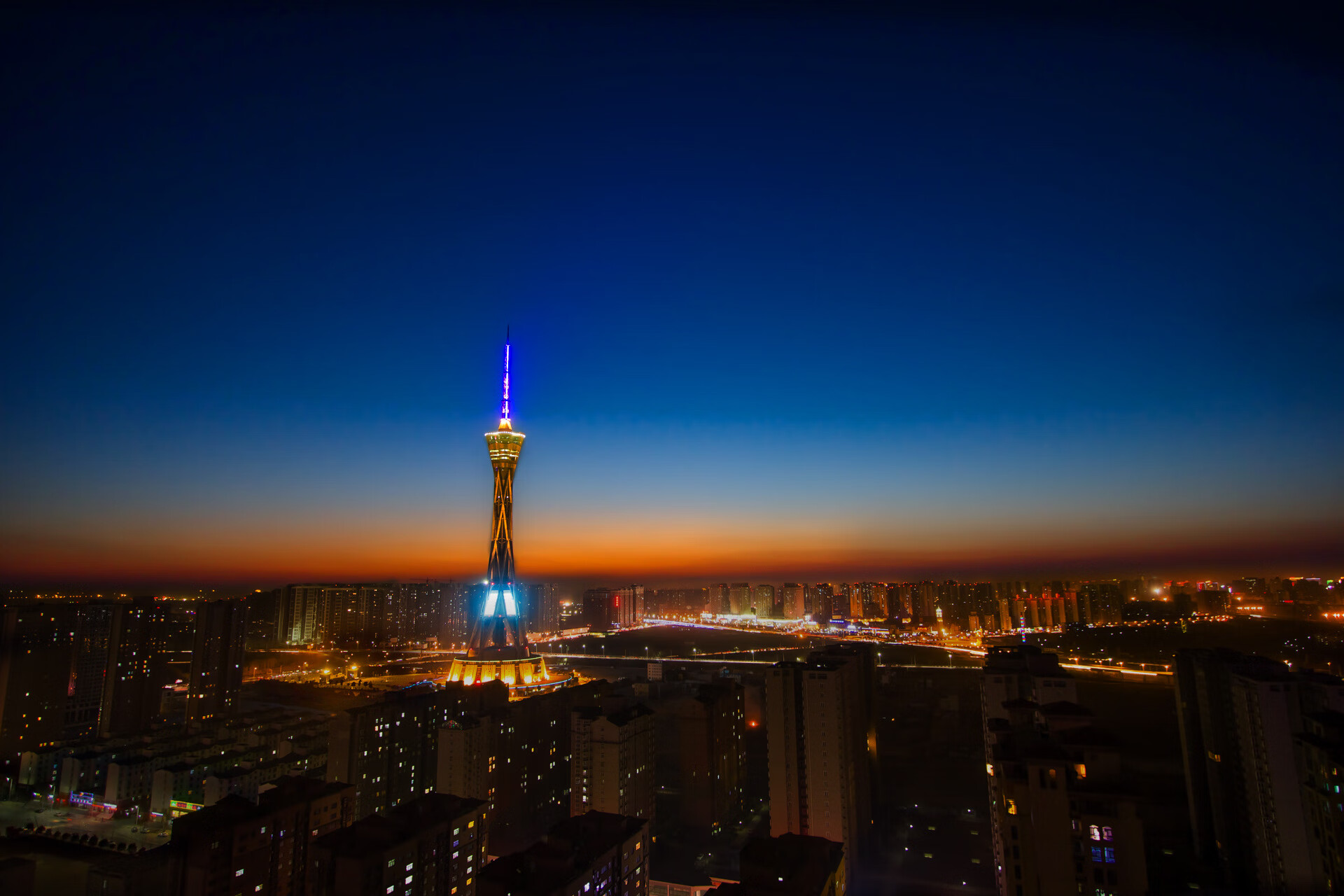 命运齿轮转动之夜，C罗的怒吼、安哥拉的血性与曼城的叹息